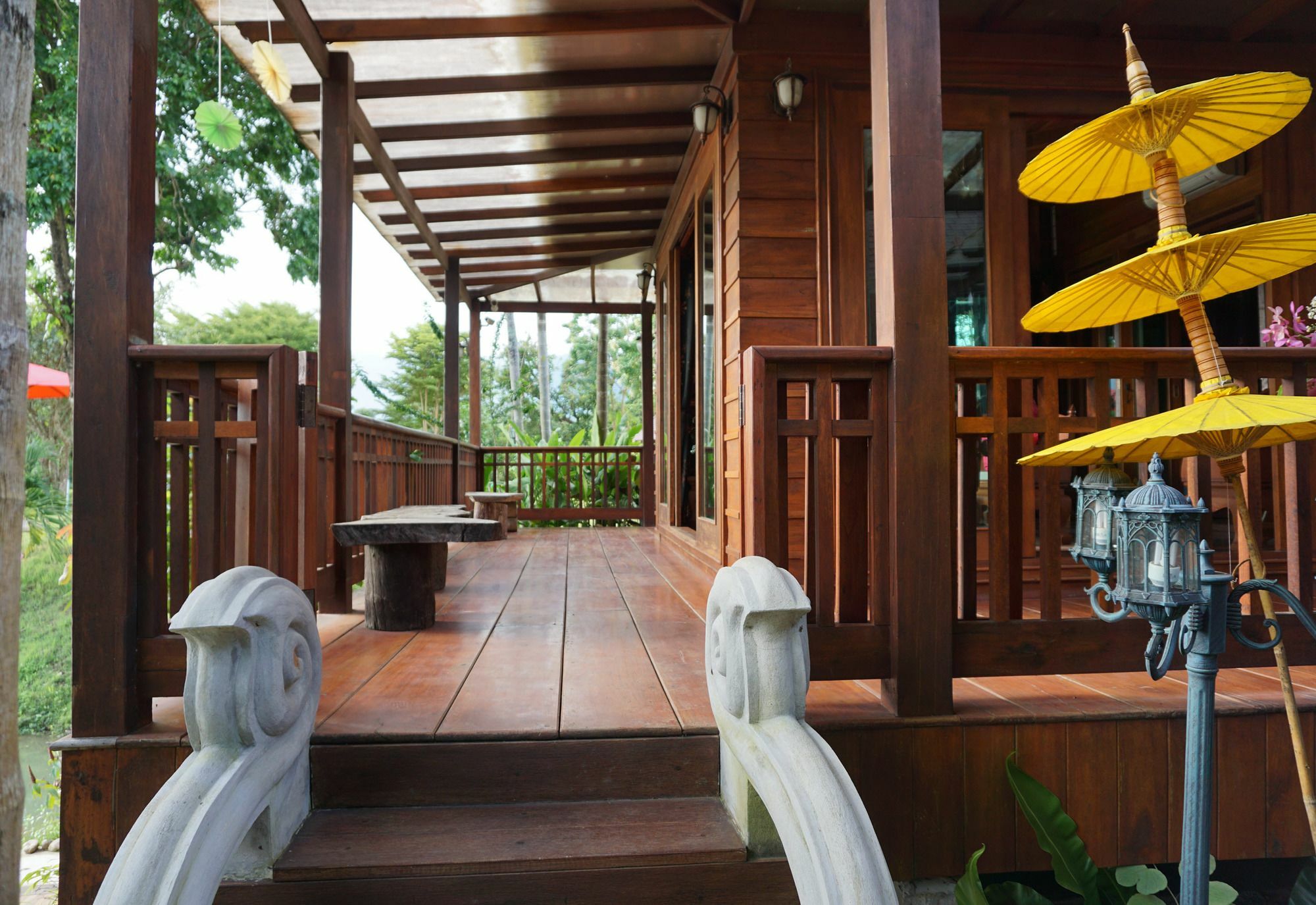 Ban Suan Tawan Chiang Dao Hotel Exterior photo